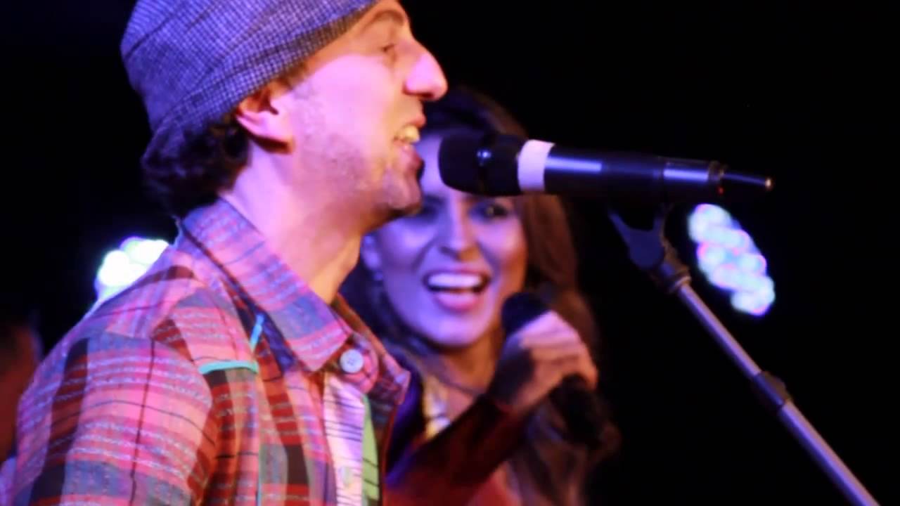 Lia Sophia e Zeca Baleiro - Pedra de Responsa (Clipe Oficial)