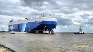 DEMETER LEADER IMO 9477921 H9HS mit Schleppern Finn u Radbod leaving Emden with Tug Assistence