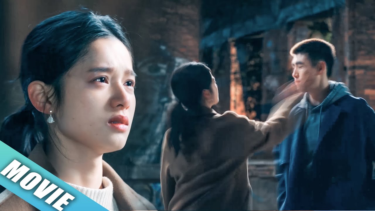 【MOVIE】Он крепко обнимает свою девушку после того, как получил пощечину😭