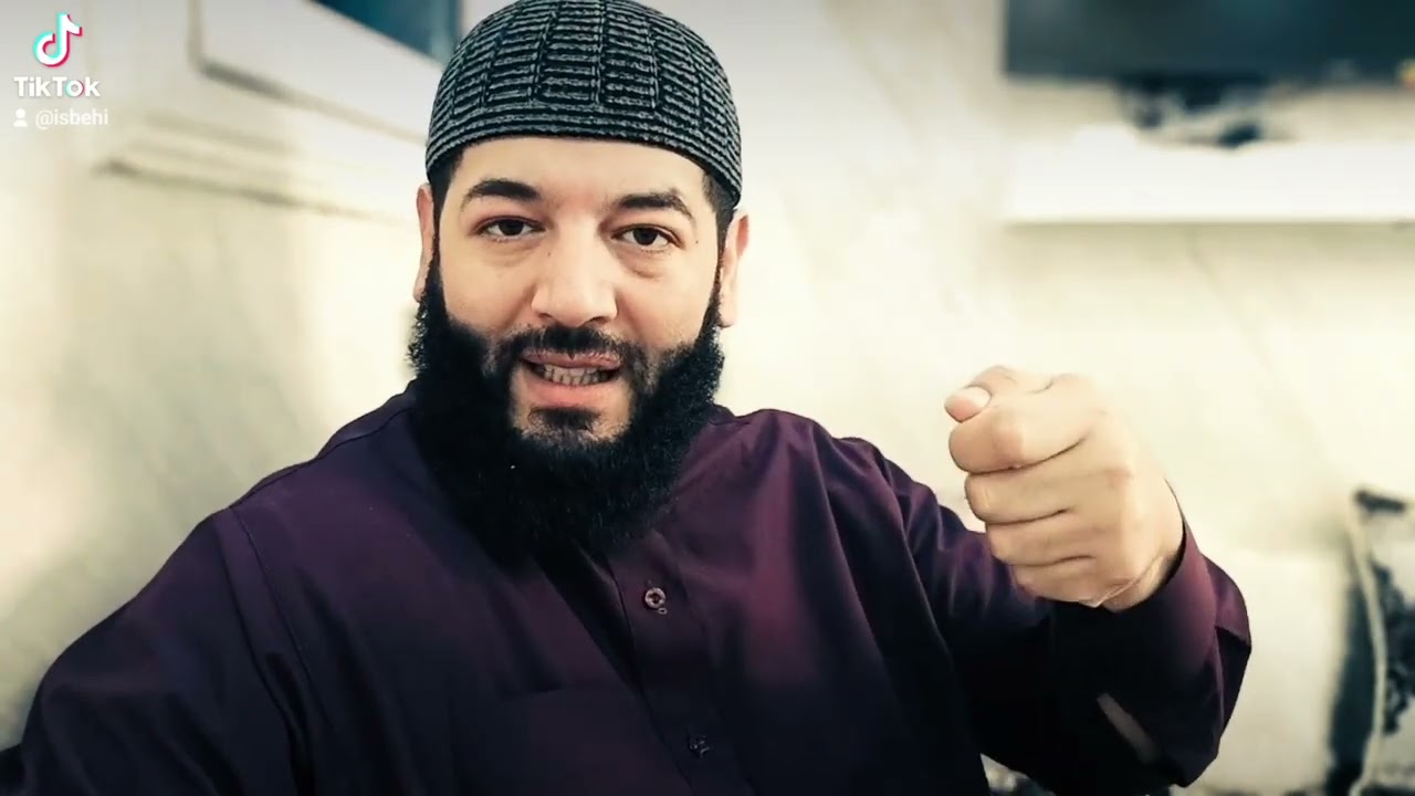 👈 باع كل ما يملك في بيته لكي يُطعم أولاده لأنه فُصِل من العمل ولكن المفاجأة في آخر القصة