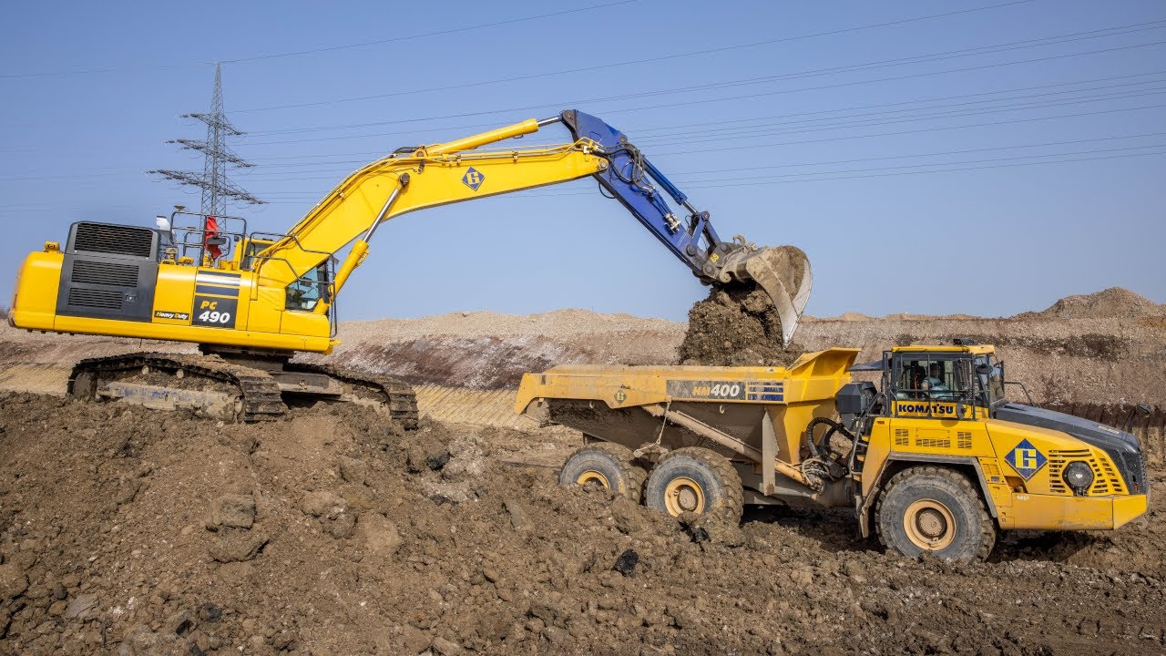 Komatsu machines in action