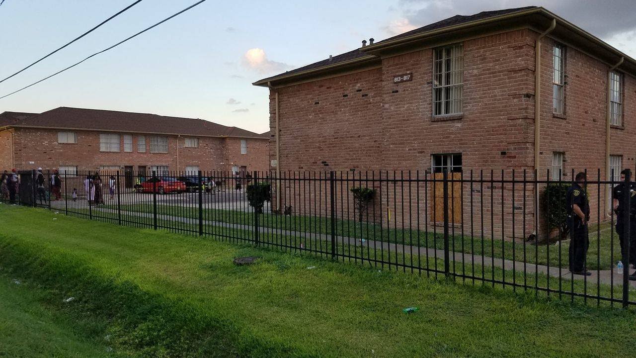 Police investigating deadly shooting in SW Houston - YouTube