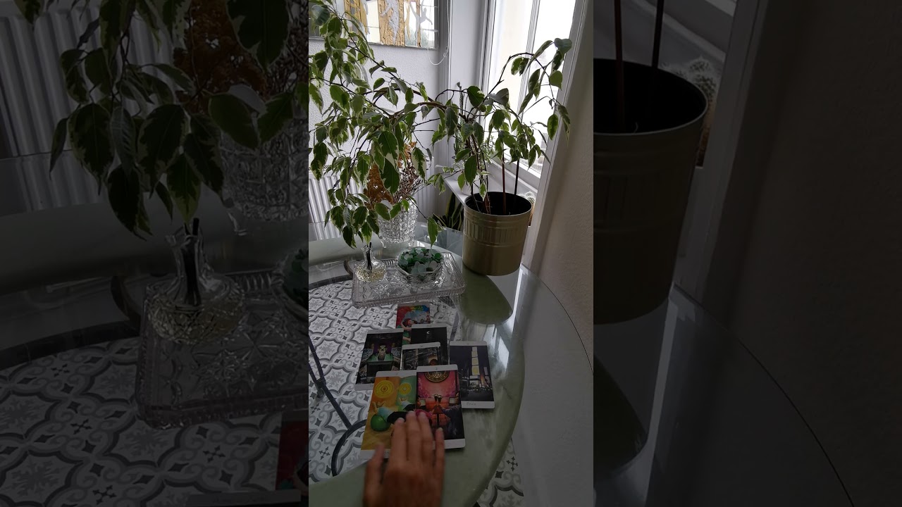 Выйду ли я замуж в этом году? Таро-расклад на Urban Tarot