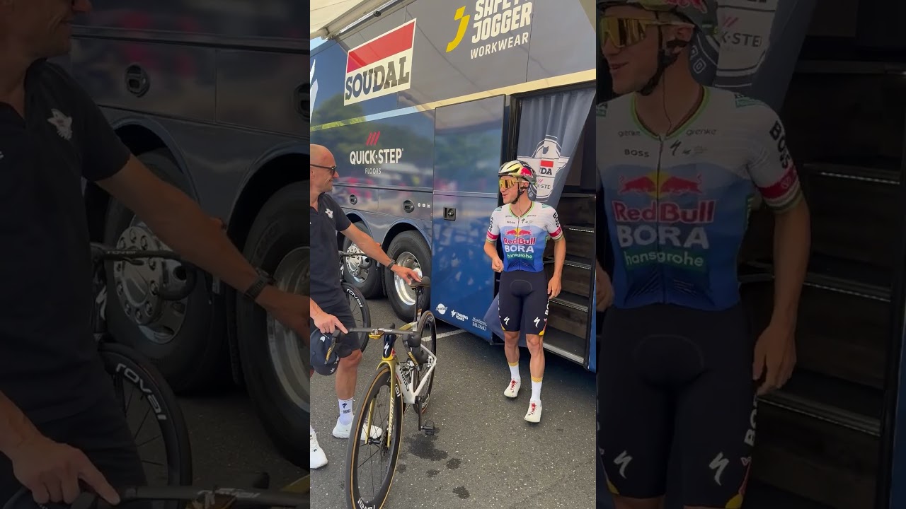 Remco Evenepoel makes a special trip to his old team bus 👀