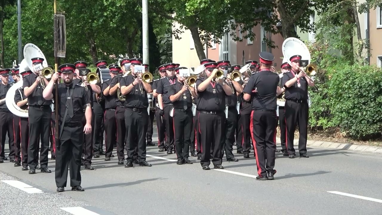 Schützenfest 2025 in  Neuss Reuschenberg. Die Königsparade der Scheibenschützen und der Artillerie.