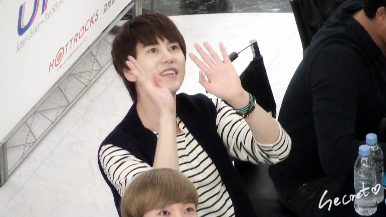 120831 안녕안녕~ 예쁘게 인사하는 규현이♥ (KYUHYUN)