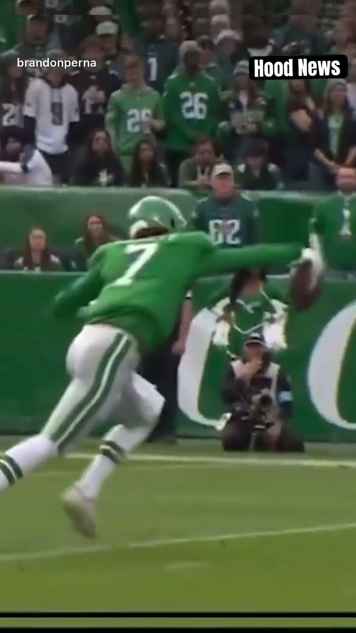 Worst throw in YNFL history #hoodnews #kennypickett #philadelphiaeagles #football #pass #omg #how