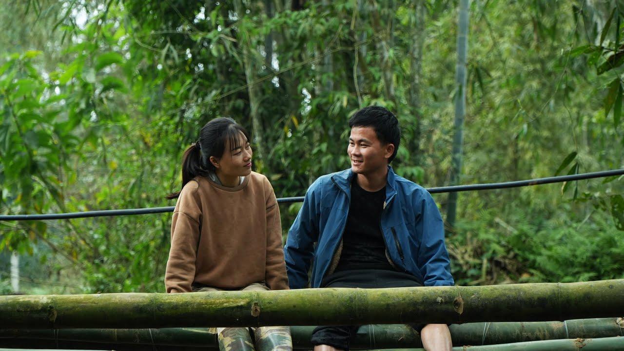 Без улыбки Нхи: Тханг отправился в сад один собирать чайот, пока его жена болела.