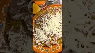 Desayuno Consentidor: Chilaquiles Verdes con Res y MUCHO Queso 💚