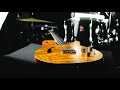 Une guitare de luthier surprenante  de leeuw nina