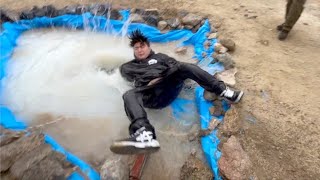 泥に落ちてiPhoneを無くしたガードマンが本気でブチギレた動画