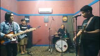 latihan band cover diantara kalian d masiv