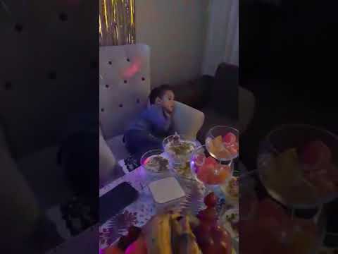 حفلة عيد ميلاد صار عمر ابن اختي 3 سنين كيف منظر الطاولة تجنن شو توقعو الهدية