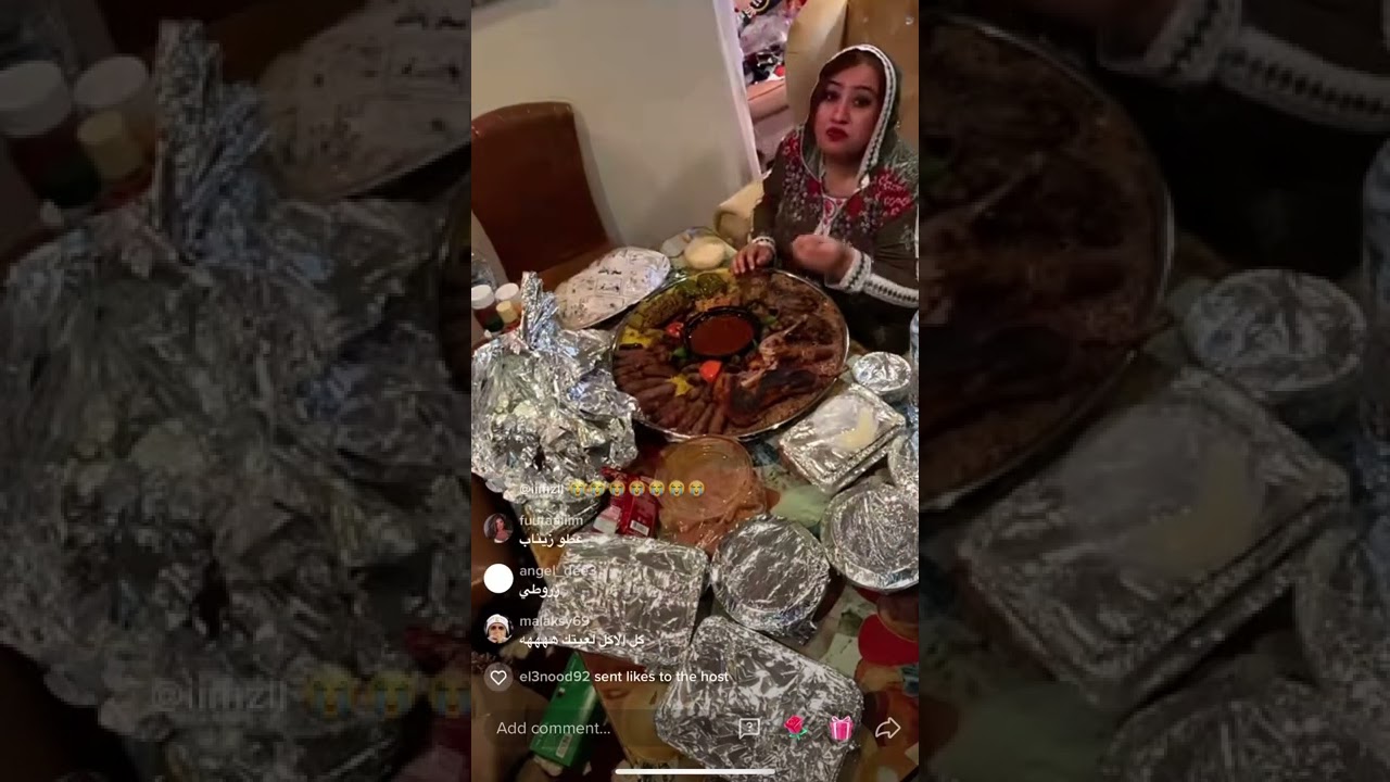 بث فهد و نوره يأكلون وليمه !!