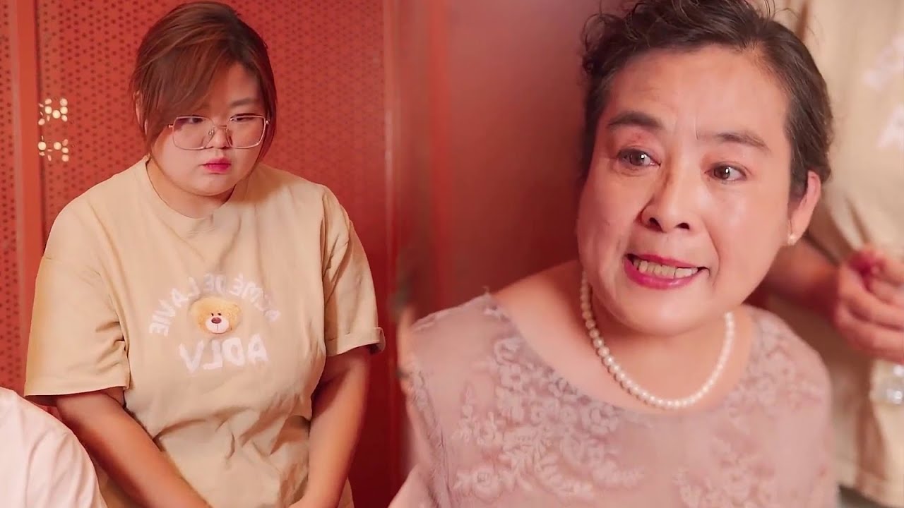 The fat girl was made difficult for pursuing her dream, and her mother