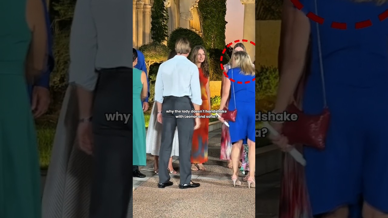 YouTube에서 why the lady didn't greet leonor and Sofia 보기 YouTube에서 why the lady didn't greet leonor and Sofia 보기