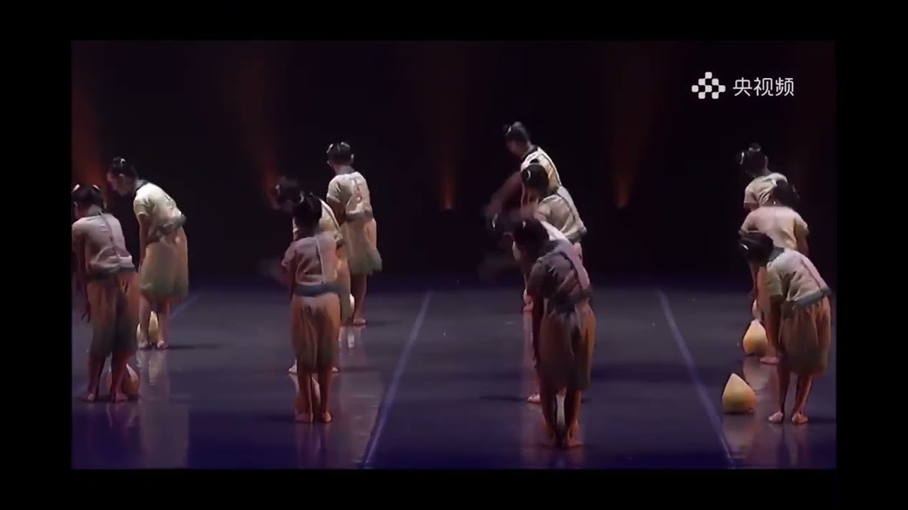 童年的柚子灯舞蹈