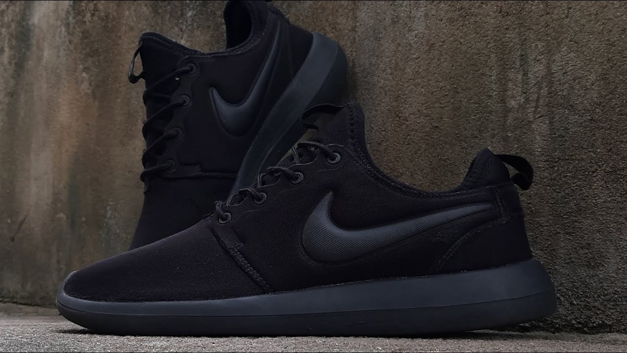 nike roshe two triple black