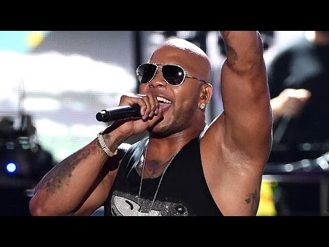 Flo Rida Opens 2016 Teen Choice Awards with AMAZING Performance
