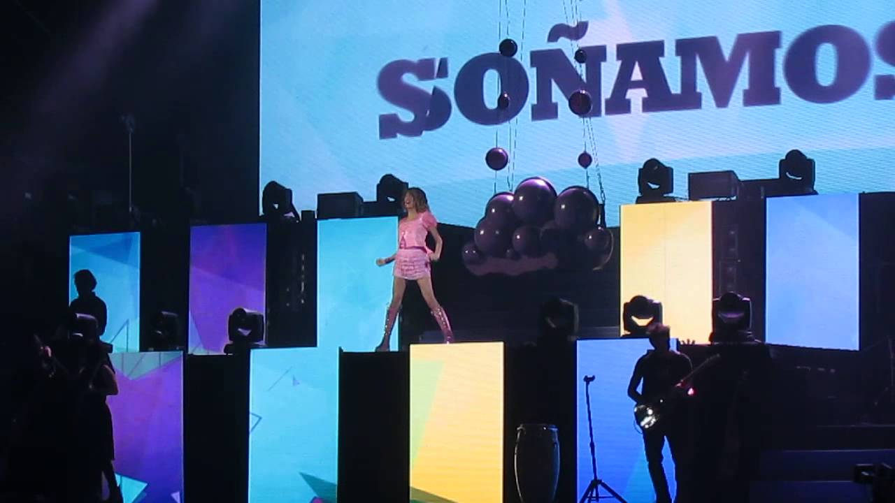HOY SOMOS MAS // VIOLETTA EN VIVO FRANCIA 2014