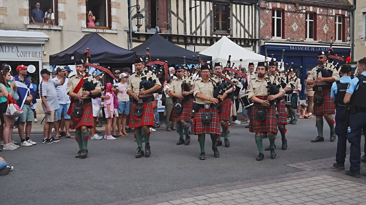 Fêtes Franco Ecossaises Aubigny sur Nère, La grande parade