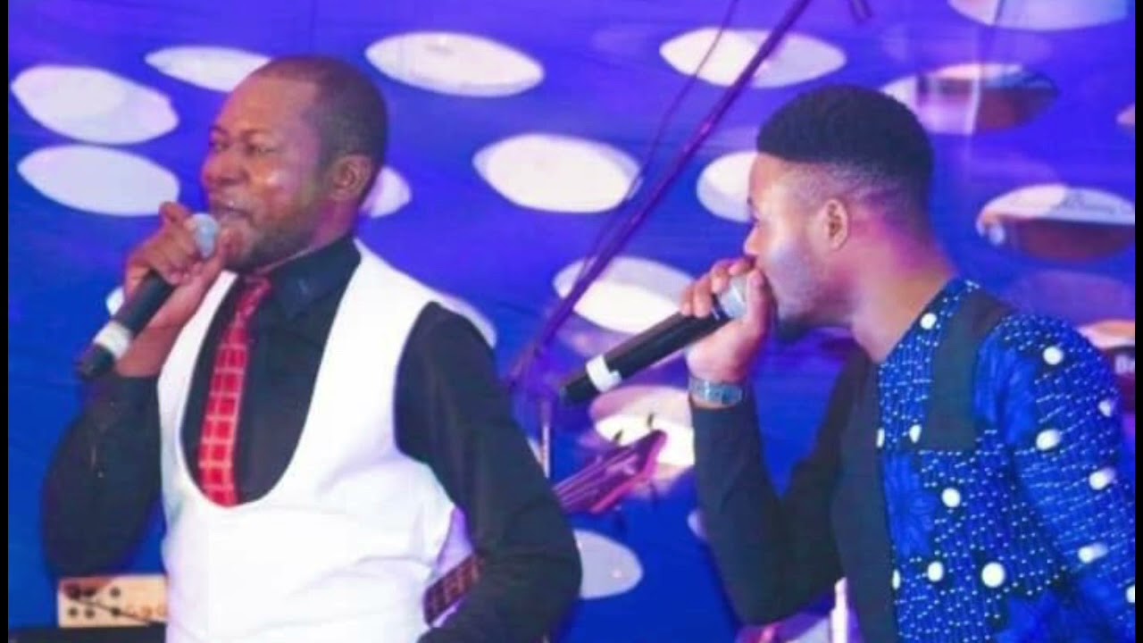 SYLAS MUKUNA AVEC Ir JUNIOR MWATA. TITRE TSHIBUTA WANYI CONCERT KABE DE LUXE.