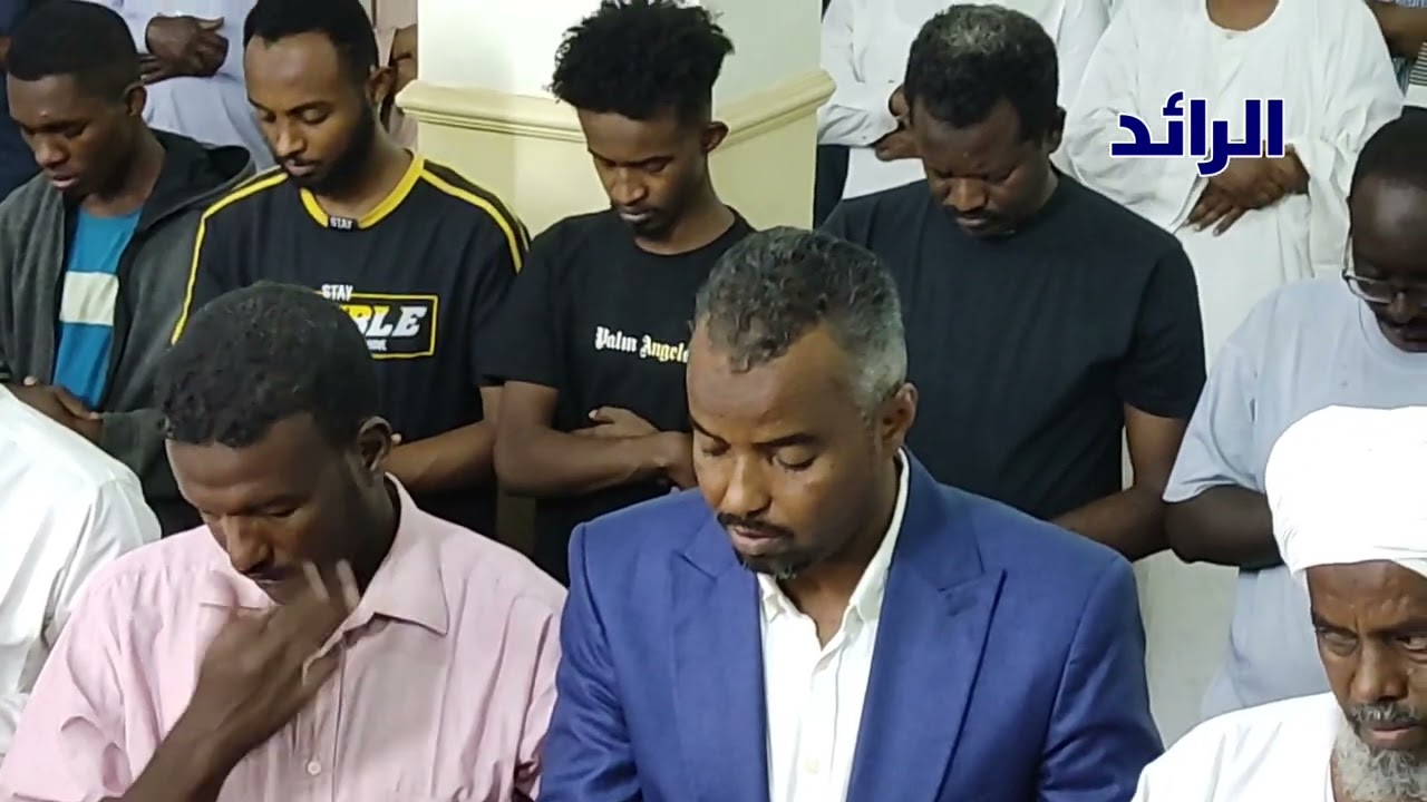 نجل الشيخ حسين خرسي يبدع بصوت شجي ويمتع آذان المصلين | رمضان 2024