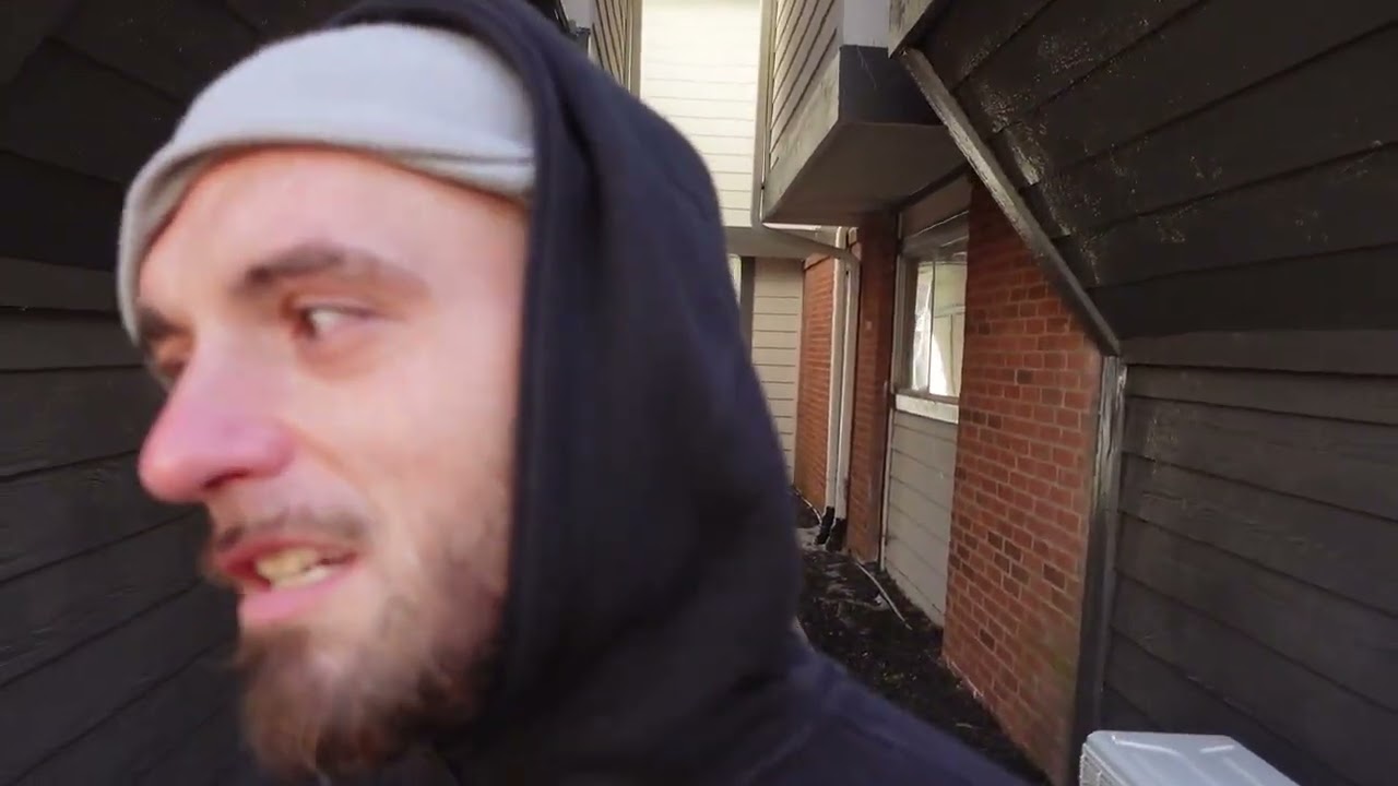 Уличное интервью с Дэниелом: «Я не помню, как я здесь оказался»