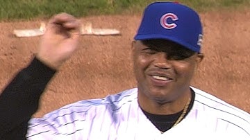 CIN@CHC: Barkley throws first pitch at Wrigley Field