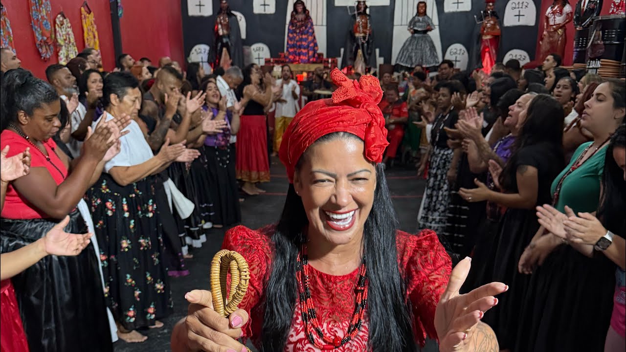 É EXÚ QUE TRILHA O CAMINHO