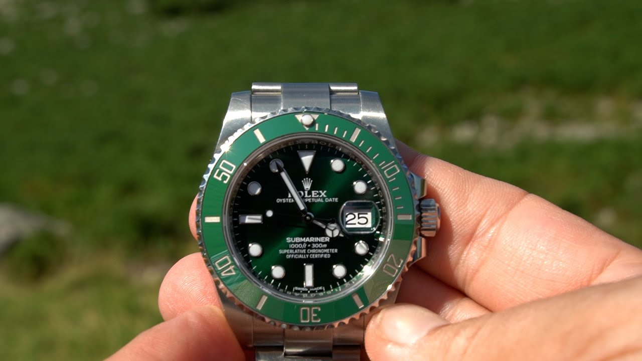 Let's simply LOOK at the Rolex Submariner Date green dial and