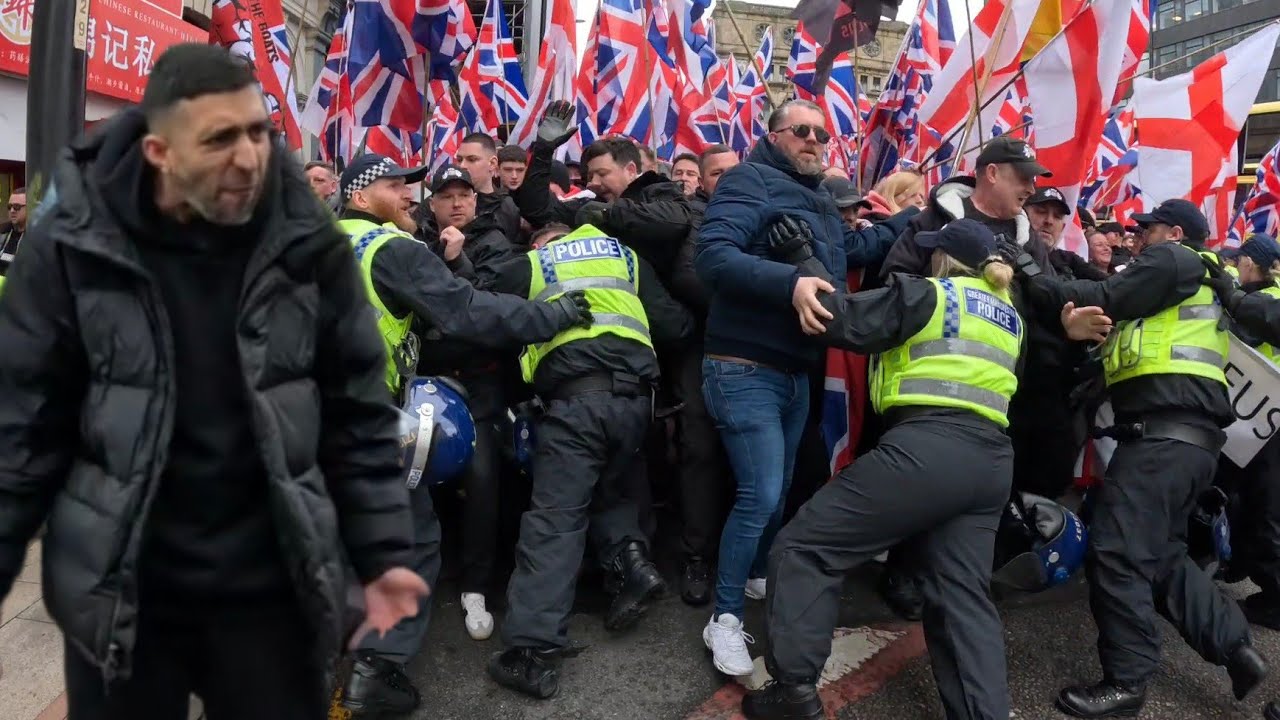Хаос, драки и полиция по борьбе с беспорядками — безумный день в Манчестере.