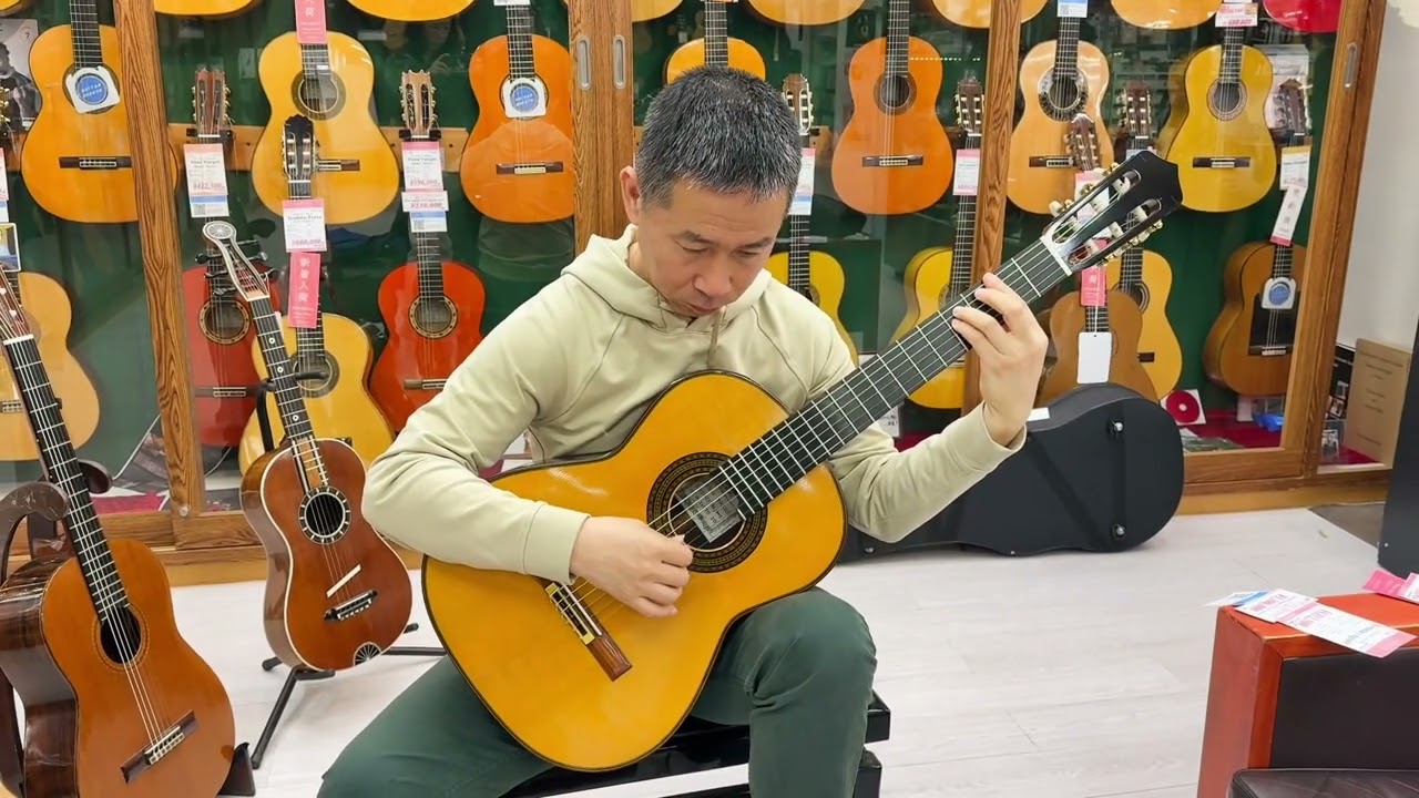 playing 1975 Romanillos guitar in Tokyo,prices $50,000.