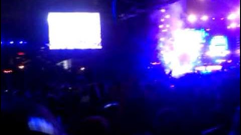 Deadmau5 w/ guest Tommy Lee on drums