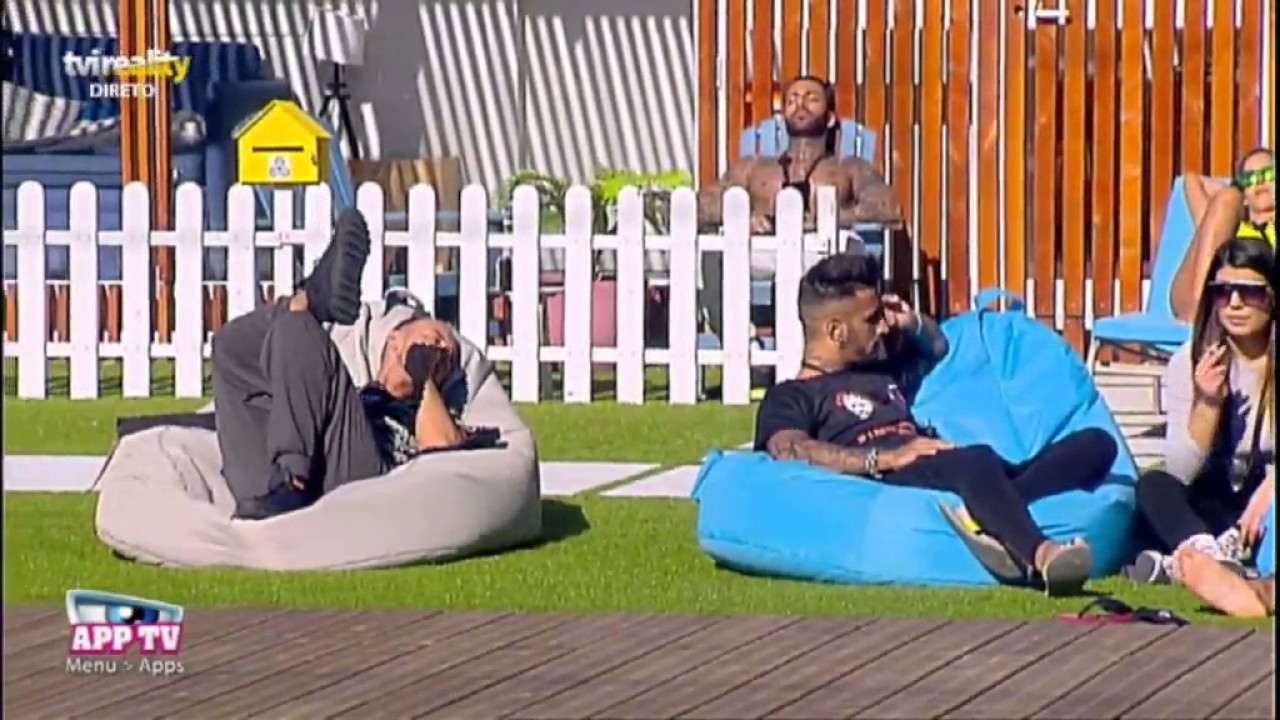 Bernardina imita Maria Leal a dançar