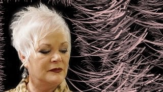 We will call this the kat cut. is one of my regular clients and i have
been cutting her hair for years. love to death. she super cute.
↓↓↓↓ clic...