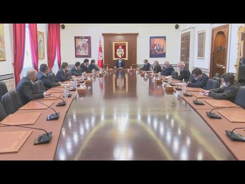 🇹🇳 جدل في تونس بعد إقالة رئيس الحكومة رئيسَ لجنة مكافحة الفساد