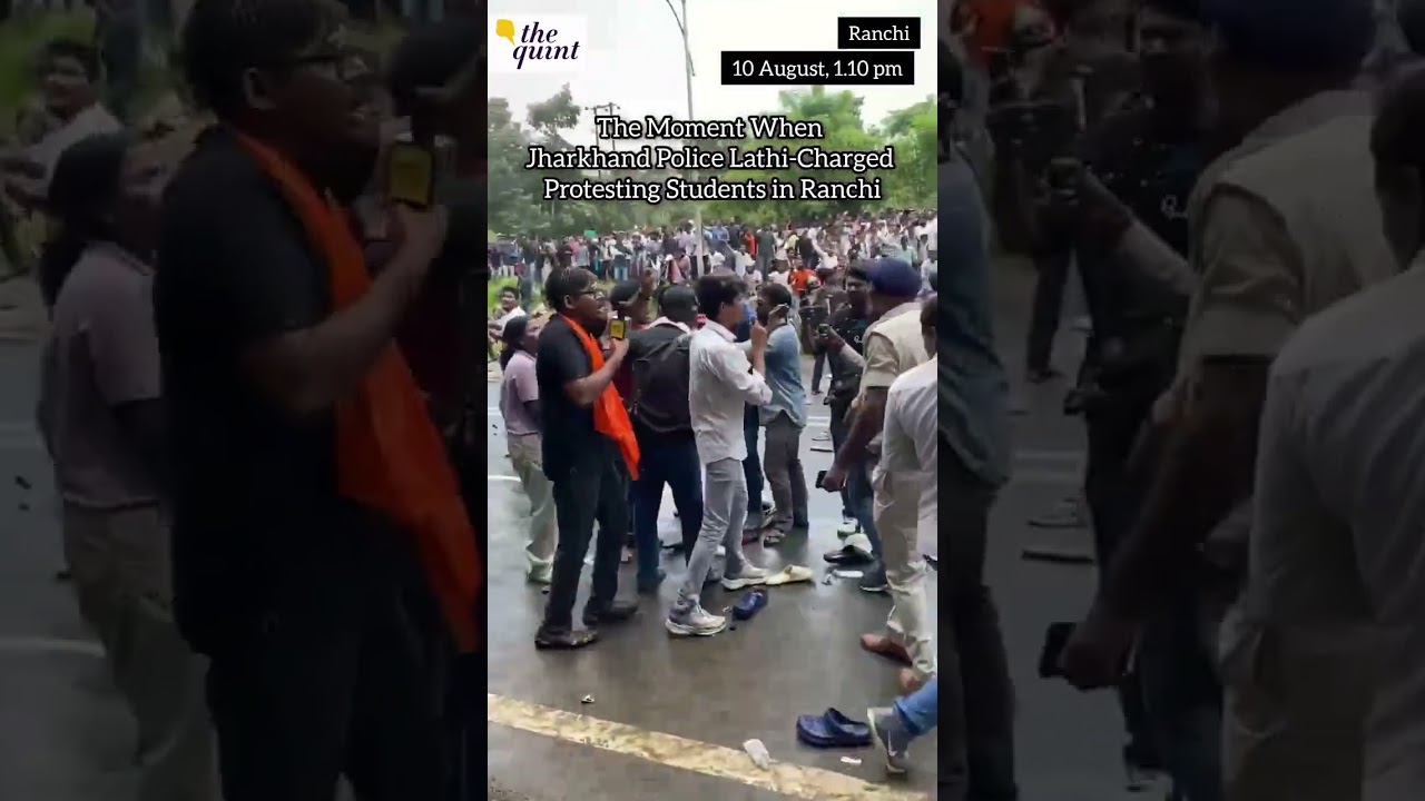 Jharkhand Police Lathi-Charges Protesting Students in Ranchi | The Quint