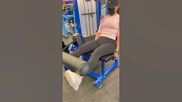 طريقة الاداء الصحيحه لتمرين فخذ امامي على جهاز الرفرفه Leg Extension 