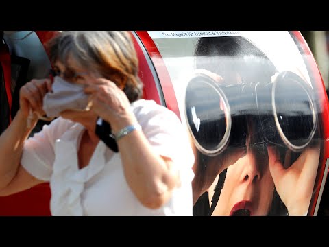 Видео: Невестка Джорджа Клуни продает маски на коронавирус за 33 доллара