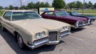 Comparison: 1965 Pontiac Bonneville (421 V8) vs. 1971 Pontiac Grandville (455 V8): Which is Better?