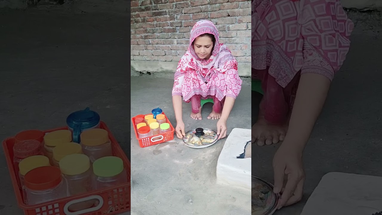 পুকুর থেকে মাছ তুলে পুরালু দিয়ে রান্না করলাম।