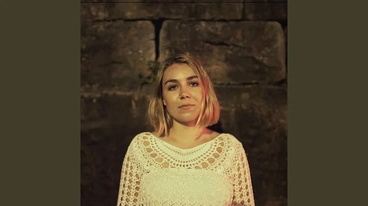 Lucy Lowe - Topic