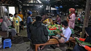 KALAU SUDAH REZEKI, JUALAN DI PAWON BEGINI SAJA 1 JAM SUDAH LUDES??? NASI PECEL MBAH MINAH BLORA