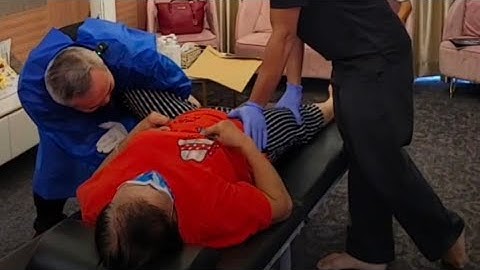 Chris Leong Treatment Broken Hip and Lower Back Problems😱