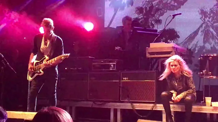 Jamie Hince Delay pedal DD3 effect. Buenos Aires, ...