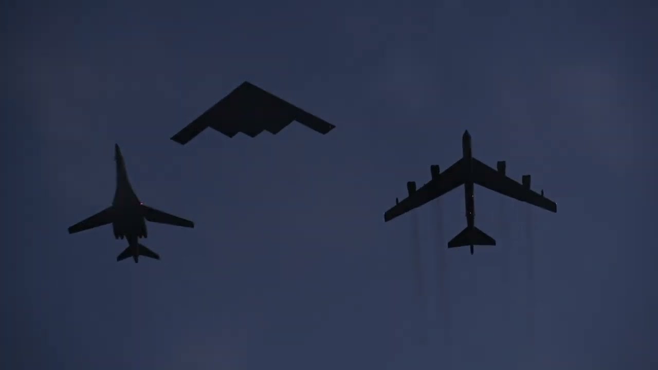 【U.S.Air Force】スタジアム上空・B1、B2、B52爆撃機飛行！