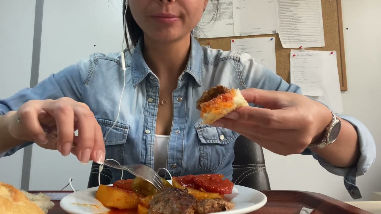 KÖFTE PATATES 🥔 OFİSTE ÖĞLE YEMEĞİ #mukbang #asmr #asmreating #türkçeasmr #keşfet