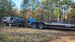 Bobcat E35 loading wrecked Ford Explorer. A different use for an excavator!