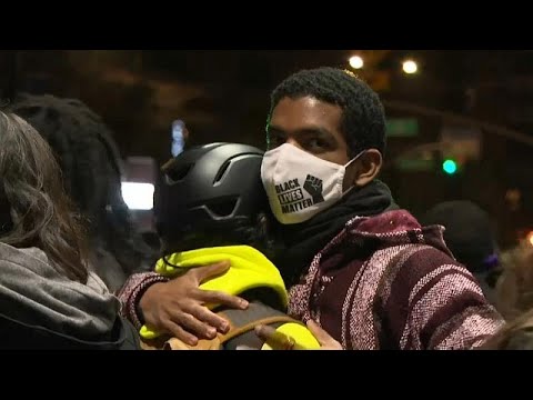 Videó: Divat Tiltakozás New Yorkban